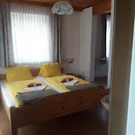 Guest house Gastehaus Lutschounig 3*