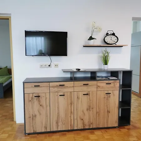 Gaestehaus Lutschounig 3* פאק אם סי