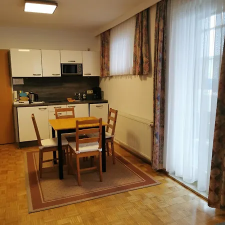 Gaestehaus Lutschounig Vendégház