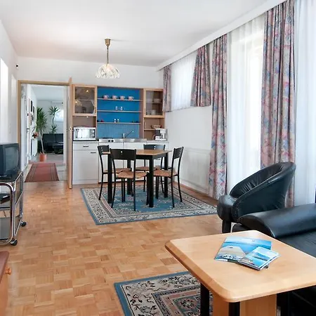 Gaestehaus Lutschounig Pensión Faak am See