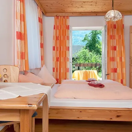 Gaestehaus Lutschounig Pensión Faak am See