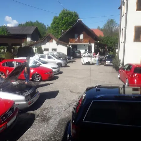 Affittacamere Gaestehaus Lutschounig