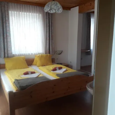 Pensión Gaestehaus Lutschounig 3*