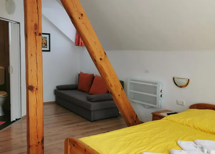 בית הארחה Gaestehaus Lutschounig