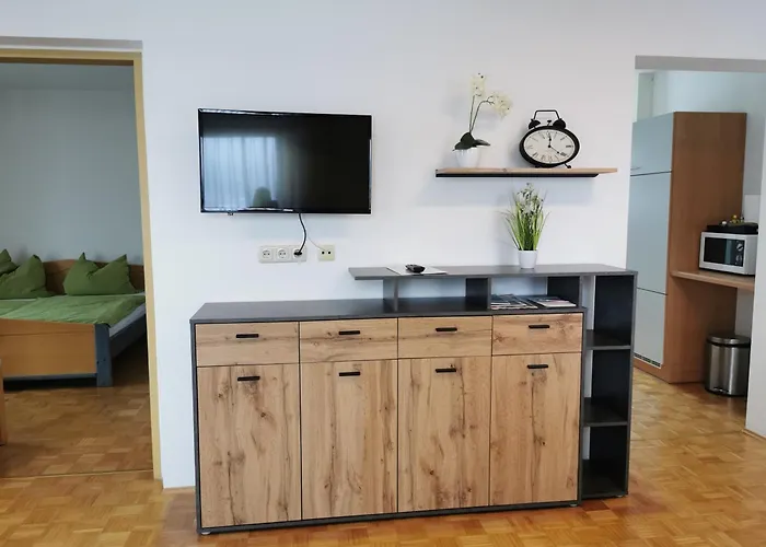 Gaestehaus Lutschounig 3* פאק אם סי