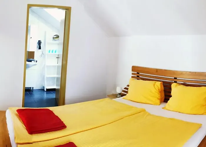 בית הארחה Gaestehaus Lutschounig