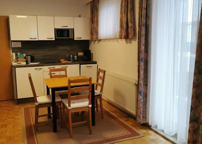 Gaestehaus Lutschounig בית הארחה