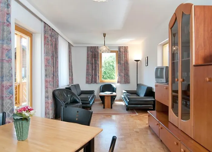 Gaestehaus Lutschounig בית הארחה 3*