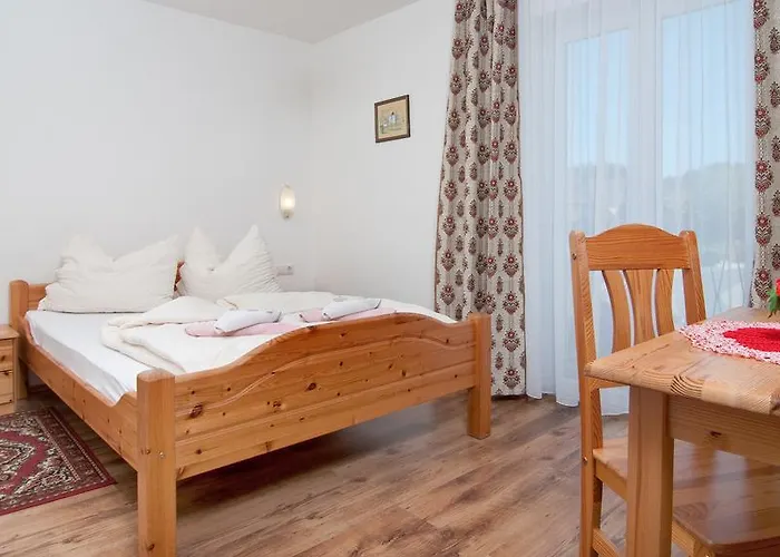 Gaestehaus Lutschounig 3* פאק אם סי