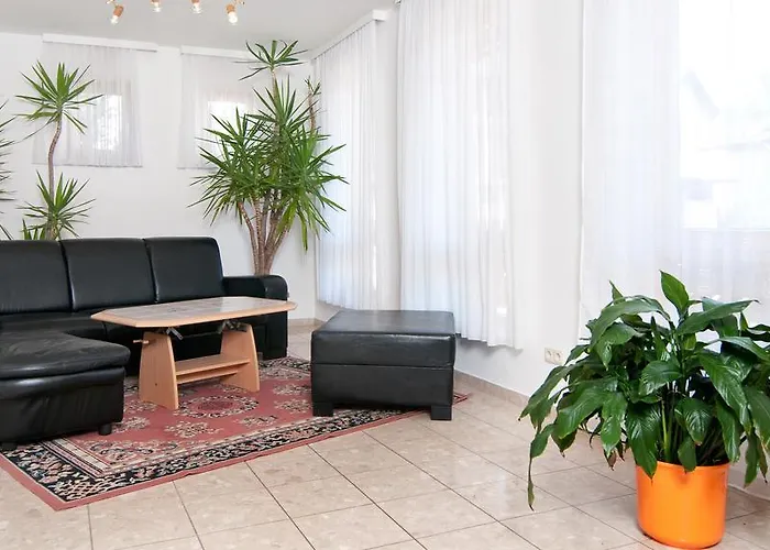 בית הארחה Gaestehaus Lutschounig