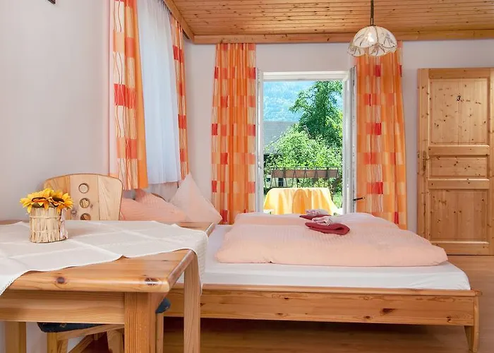 Gaestehaus Lutschounig בית הארחה פאק אם סי