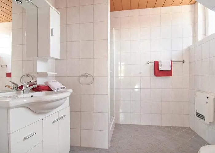 بيت ضيافة Gaestehaus Lutschounig فاك ام سي