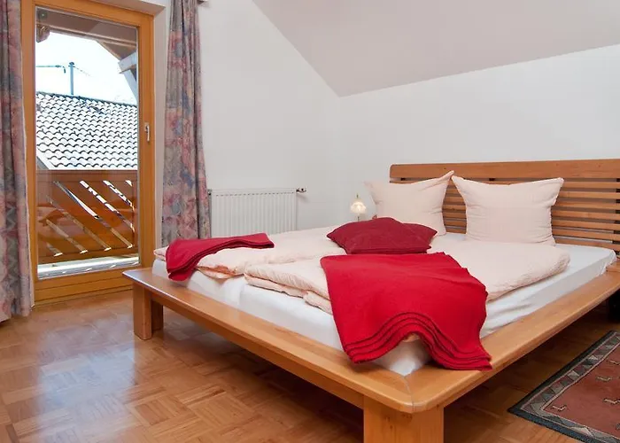 Gaestehaus Lutschounig 3* פאק אם סי