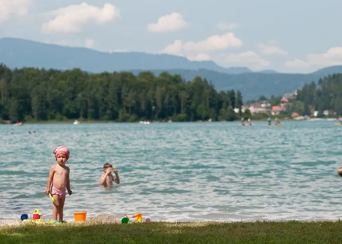 Gaestehaus Lutschounig בית הארחה פאק אם סי