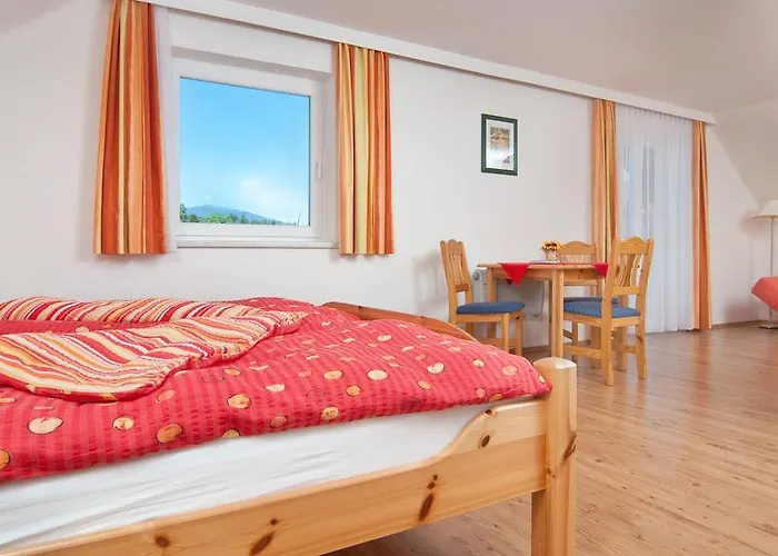 Gaestehaus Lutschounig בית הארחה 3*