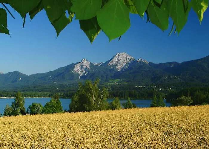 Gaestehaus Lutschounig בית הארחה 3*