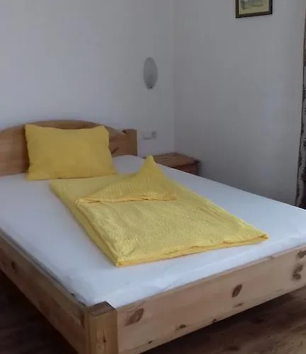 Gaestehaus Lutschounig בית הארחה 3*