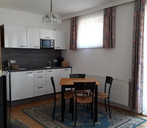 Gaestehaus Lutschounig פאק אם סי