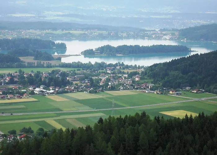 Gaestehaus Lutschounig בית הארחה 3*