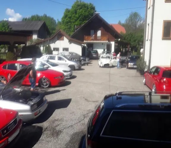 בית הארחה Gaestehaus Lutschounig