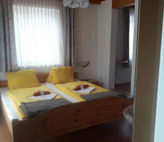 בית הארחה Gaestehaus Lutschounig 3*